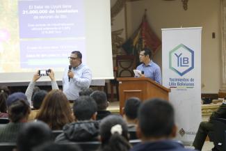 GOBIERNO SOCIALIZA CONTRATO CON CBC ANTE PROFESIONALES, UNIVERSITARIOS Y SECTORES SOCIALES DE COCHABAMBA
